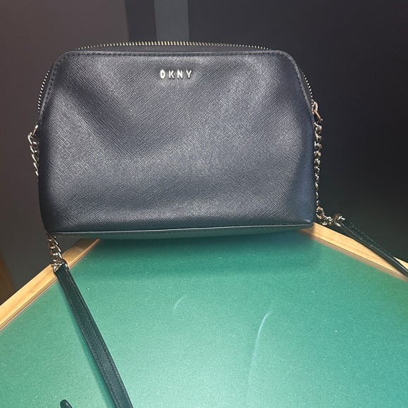 DKNY Black Crossbody Bag with Gold Chain - Picture 4 of 16